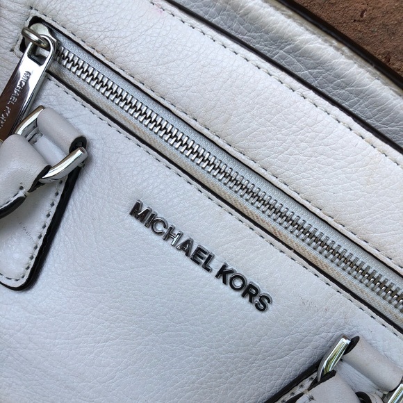 Attractive White Michael Kors Tote - Picture 3 of 10